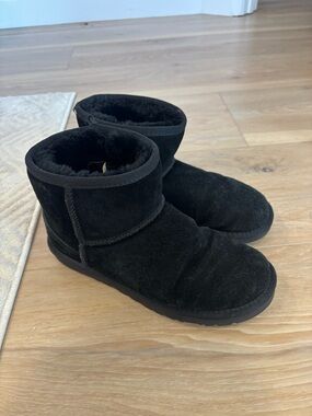 UGG Classic Mini Black Suede Shearling Boots Women’s Size 7